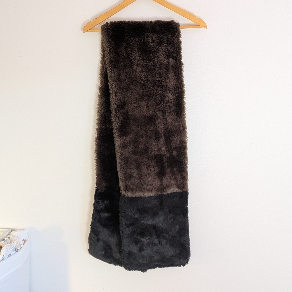 Kate Spade 2010s Faux Fur Thick Two Tone Scarf, Pockets Black Brown Plush